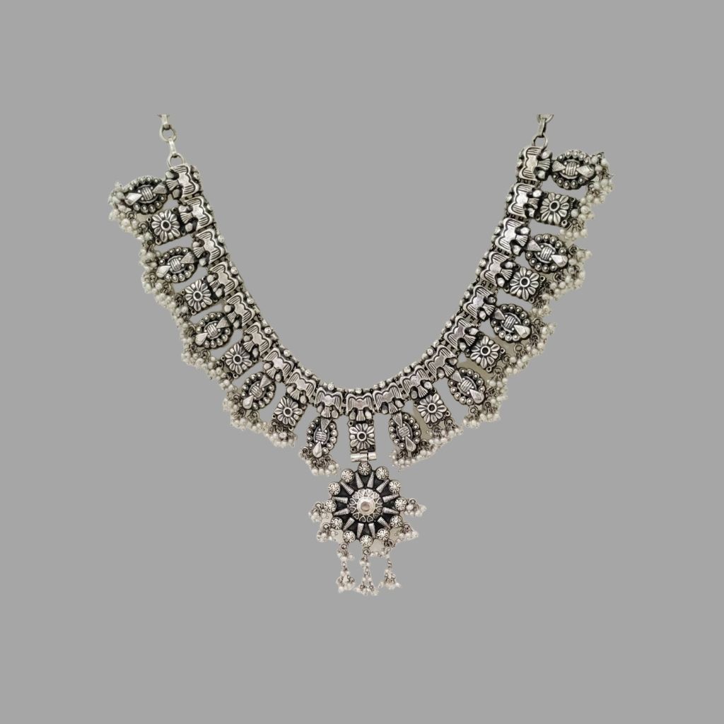 https://www.jewelnidhi.com/img/1609572387AQ NECK 0045.jpg